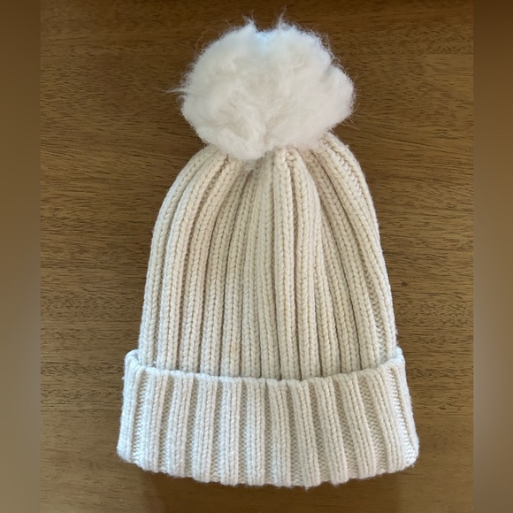 Athleta Accessories - ATHLETA KNIT BEANIE